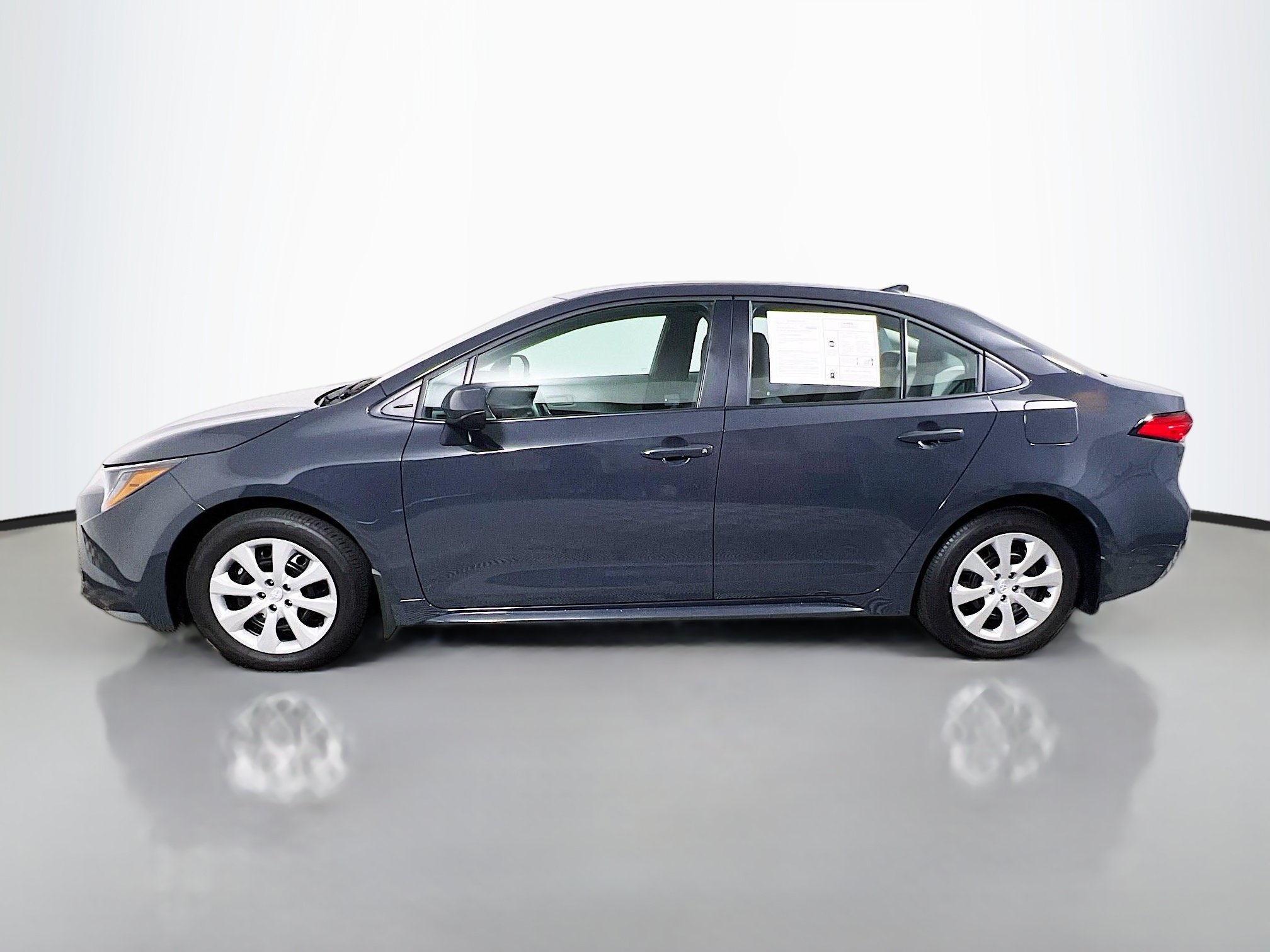 Used 2025 Toyota Corolla LE FWD image 9