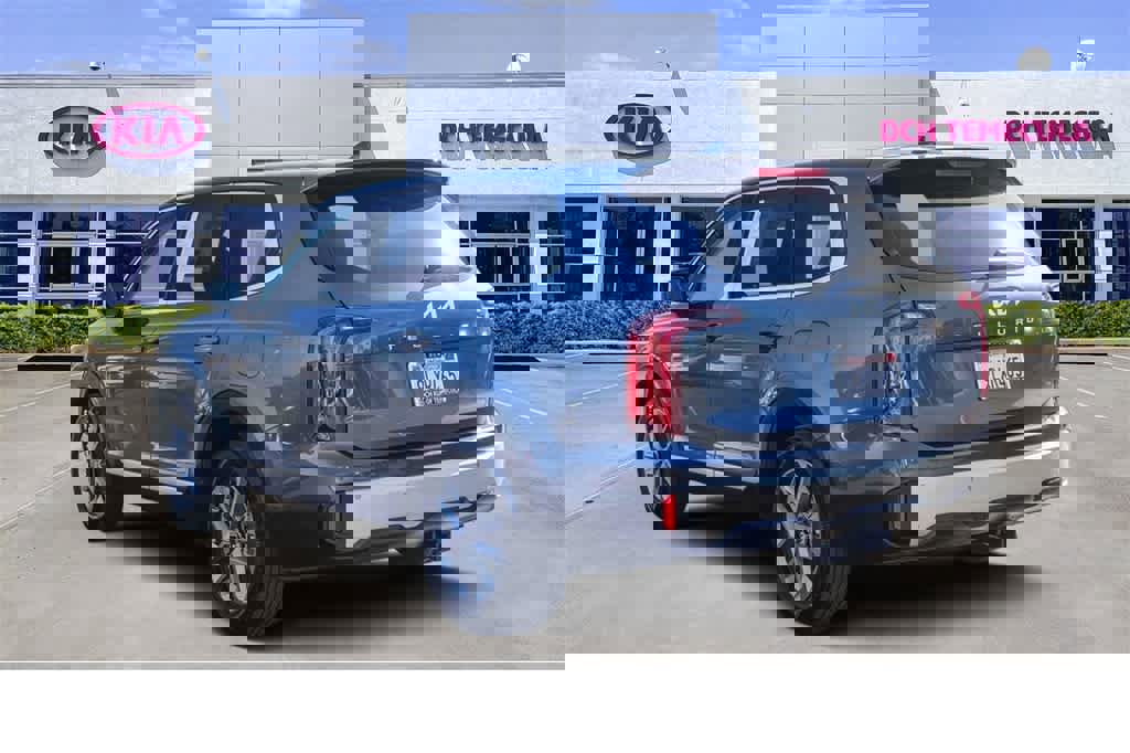 Certified 2024 Kia Telluride LX image 6