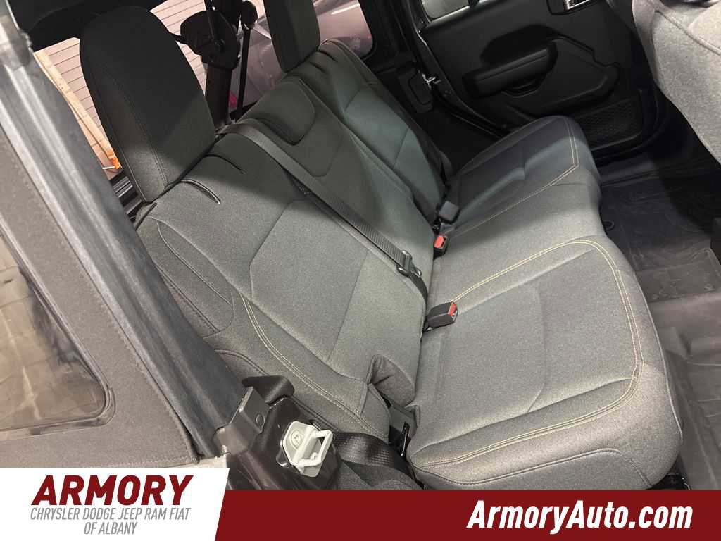 Used 2024 Jeep Wrangler Willys image 27
