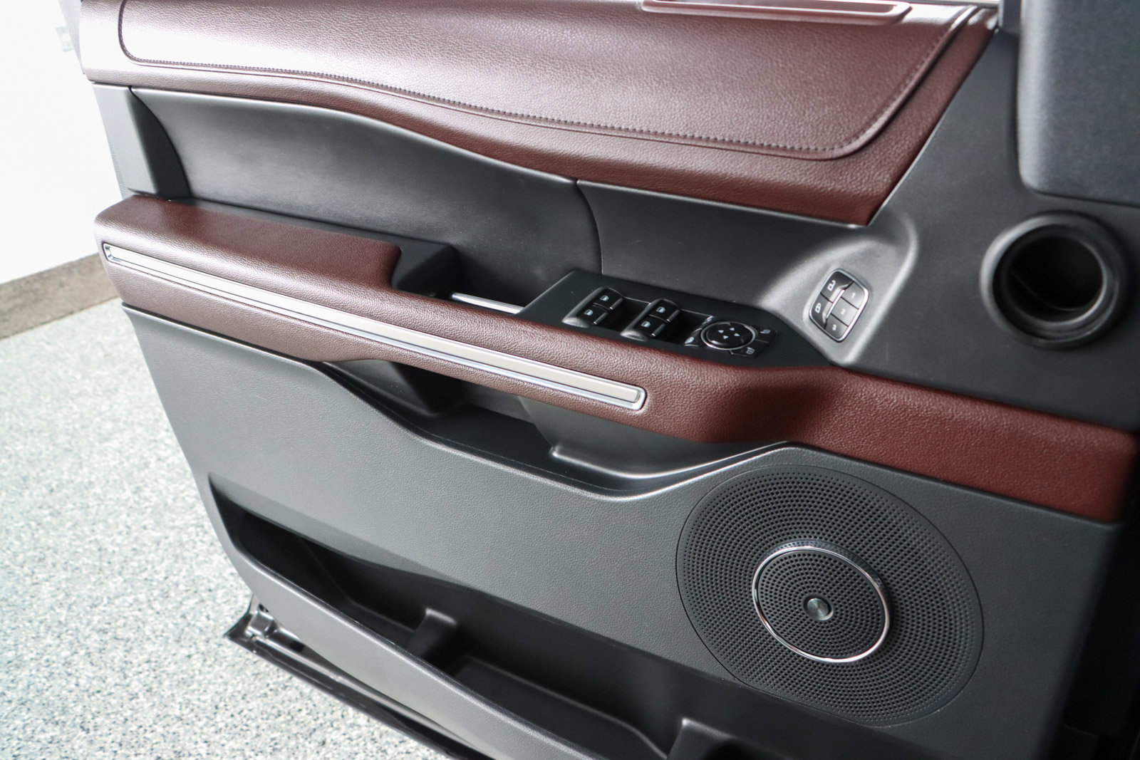 Used 2022 Ford Expedition Limited image 22