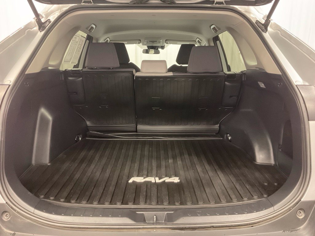 Used 2021 Toyota RAV4 XLE w/ XLE Grade Weather Package AWD/4WD image 7