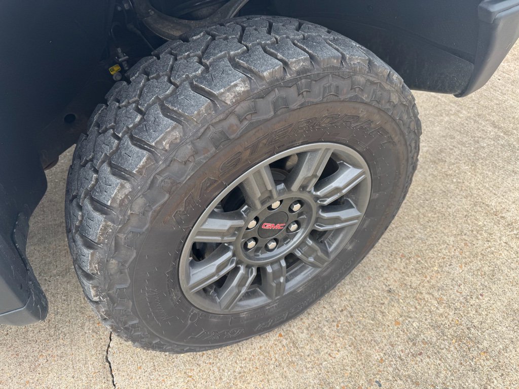 Used 2024 GMC Sierra 1500 AT4X image 12