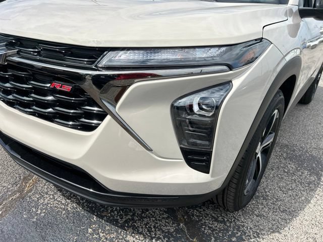 New 2026 Chevrolet Trax RS w/ Sunroof Package FWD image 9