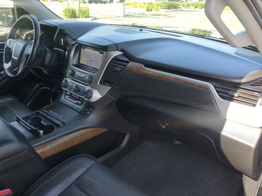 Used 2020 GMC Yukon XL Denali AWD/4WD image 32