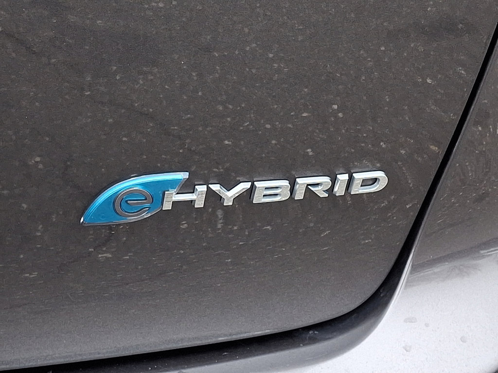Used 2023 Chrysler Pacifica Touring-L image 17
