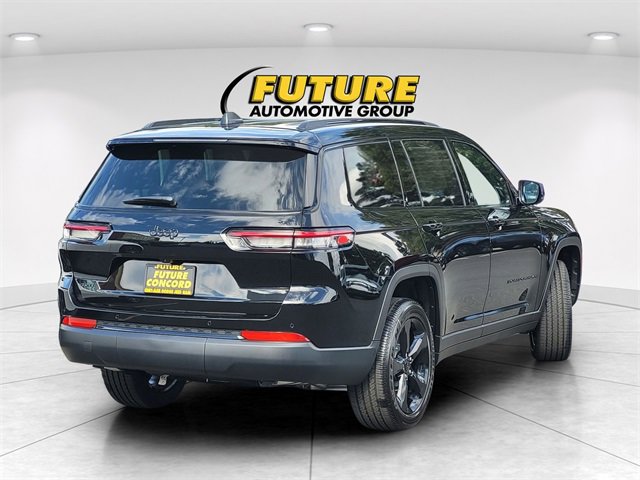 New 2025 Jeep Grand Cherokee L Laredo image 3