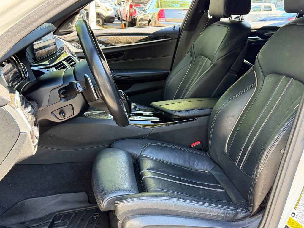 Used 2018 BMW M550i xDrive AWD/4WD image 21