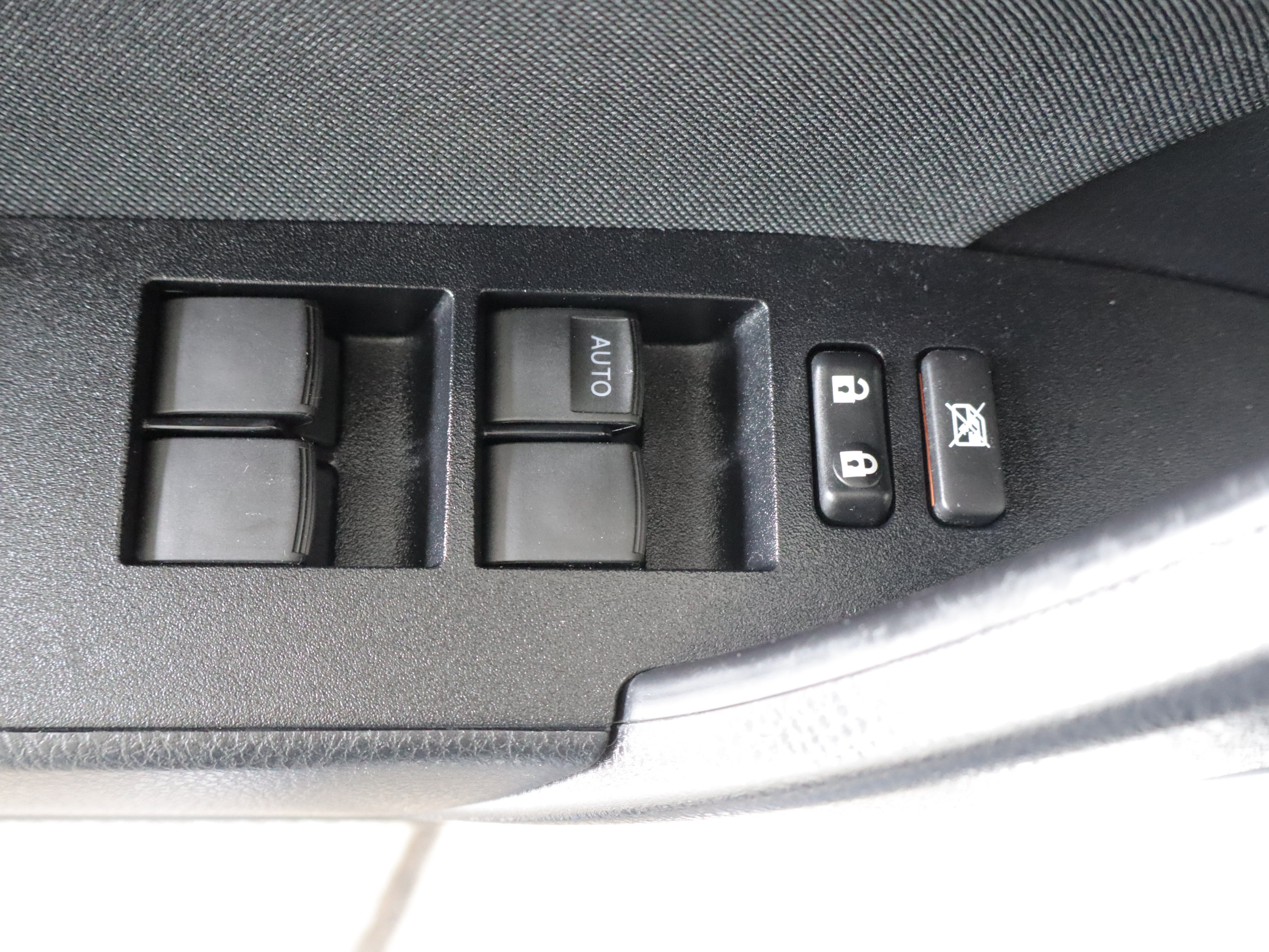 Used 2016 Toyota Corolla LE FWD image 11
