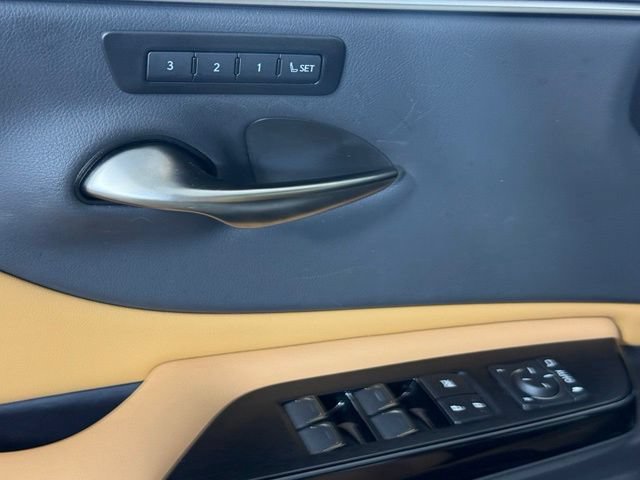 Used 2025 Lexus ES 350 w/ Premium Package FWD image 16