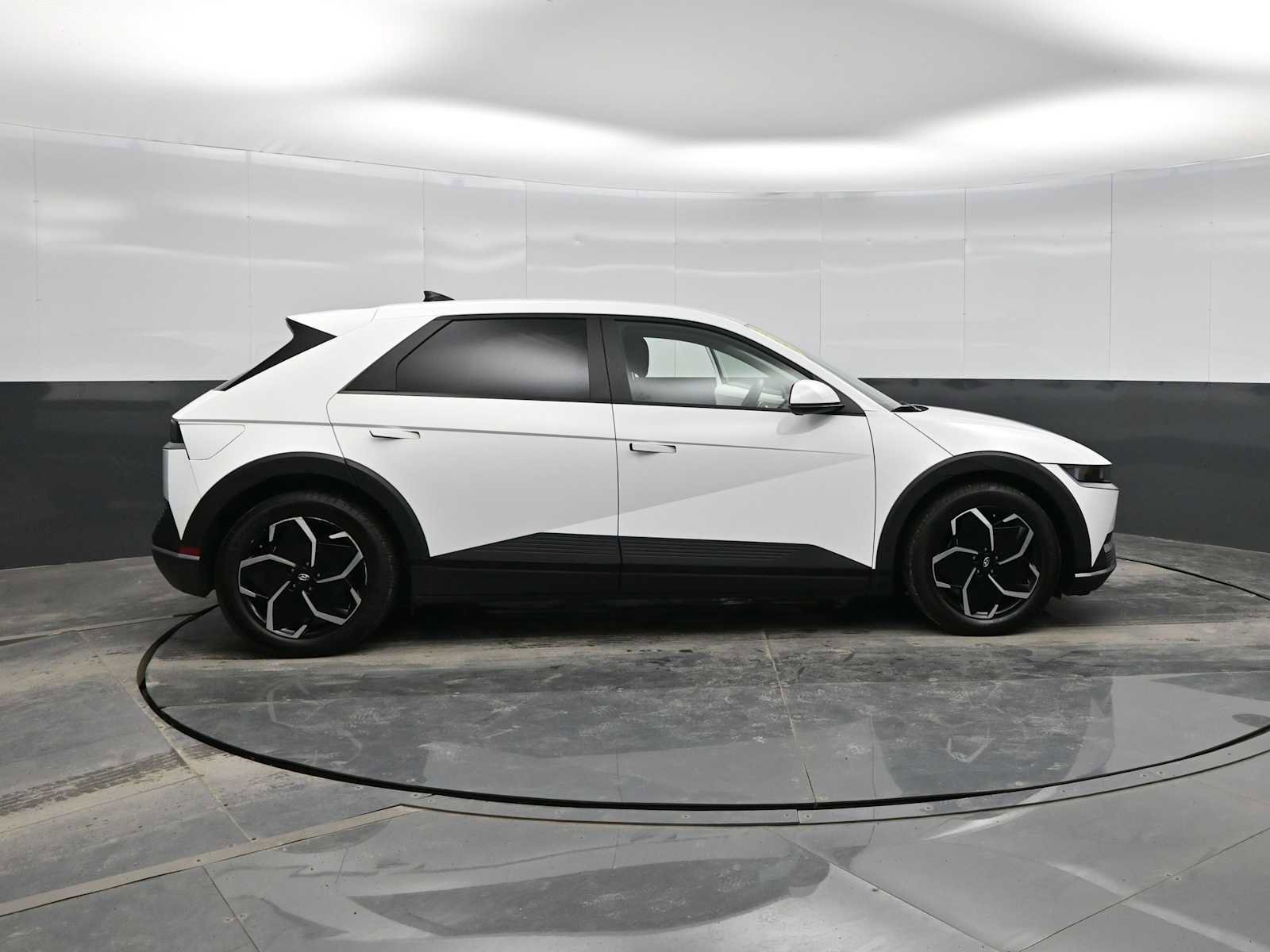 Used 2022 Hyundai Ioniq 5 SE w/ Cargo Package image 9