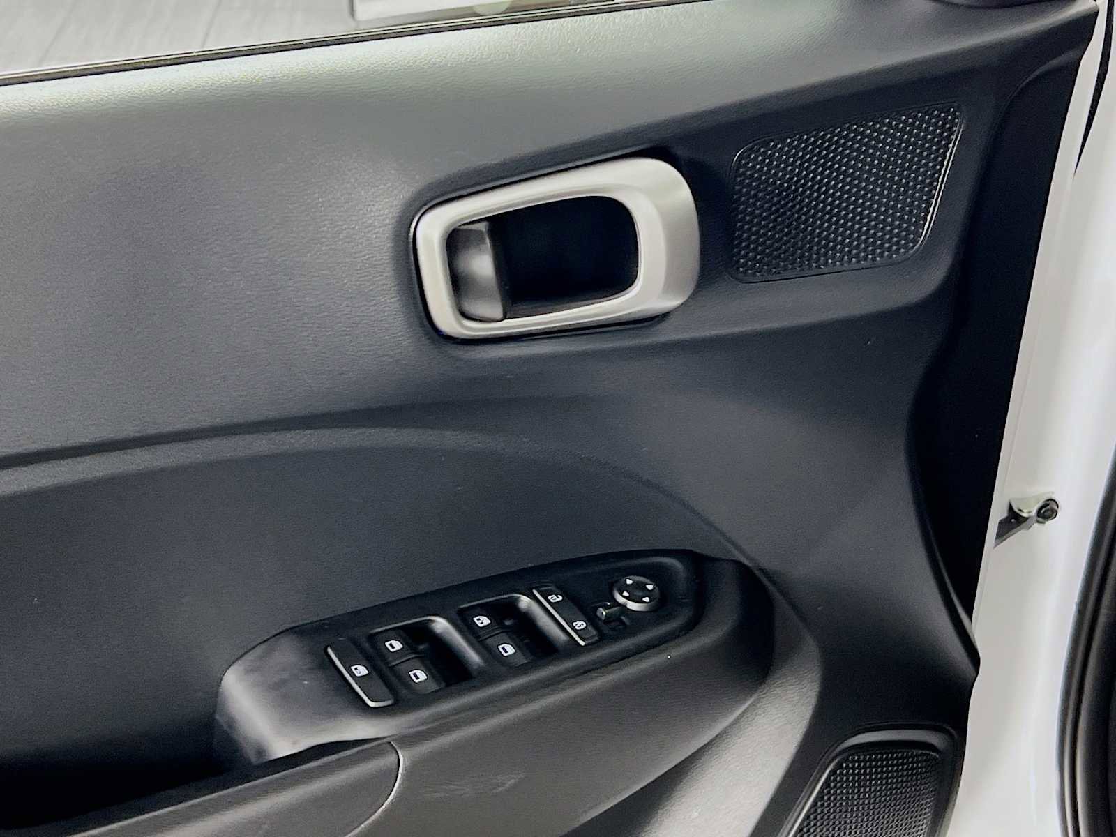 Certified 2025 Hyundai Venue SEL FWD image 17