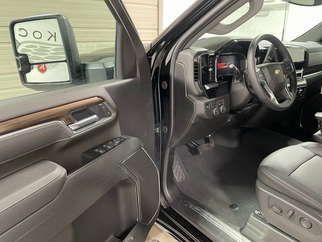 New 2026 Chevrolet Silverado 2500 LT w/ Z71 Chrome Sport Edition AWD/4WD image 10