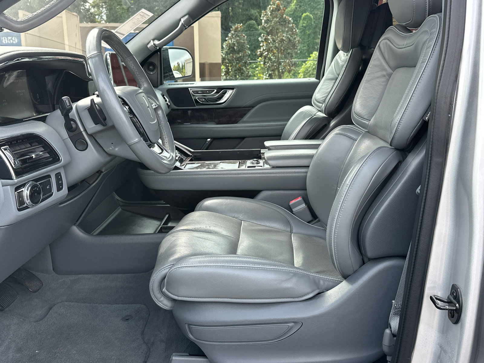 Used 2019 Lincoln Navigator Reserve AWD/4WD image 11