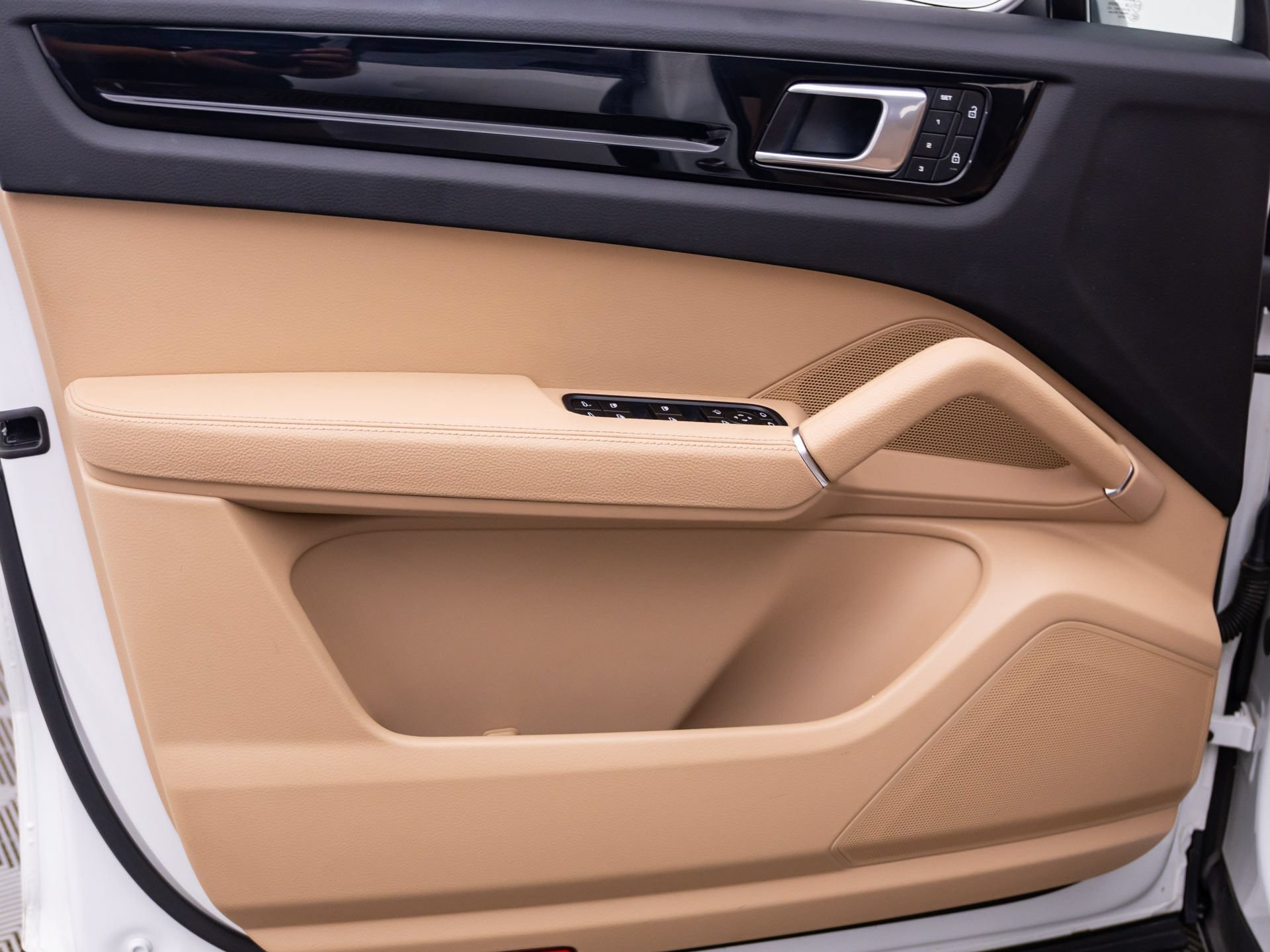 Certified 2023 Porsche Cayenne AWD/4WD image 14