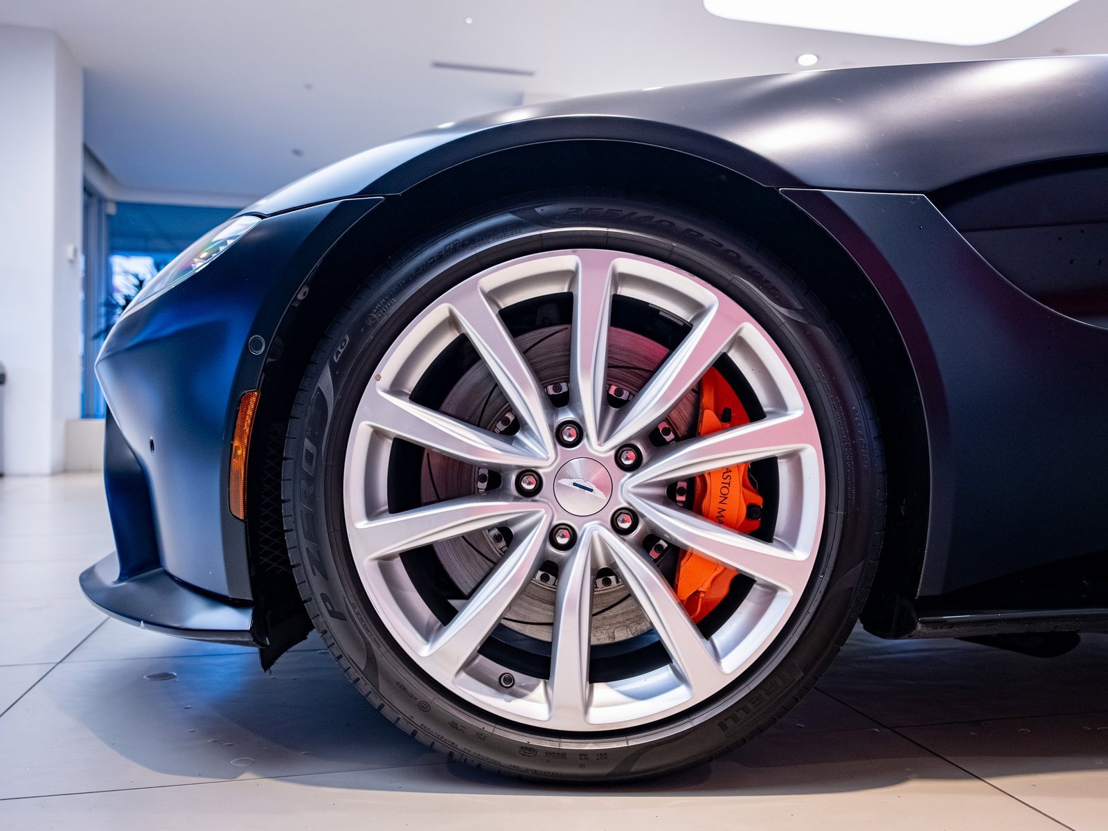 Used 2020 Aston Martin V8 Vantage Coupe image 3