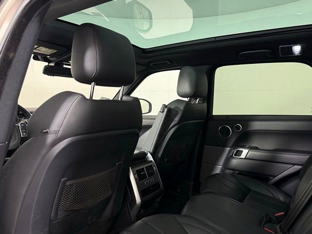 Used 2016 Land Rover Range Rover Sport SE image 20