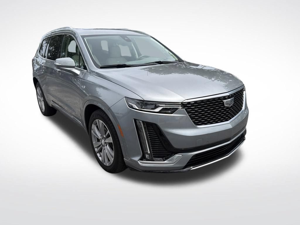 Used 2024 Cadillac XT6 Premium Luxury w/ Technology Package FWD image 2