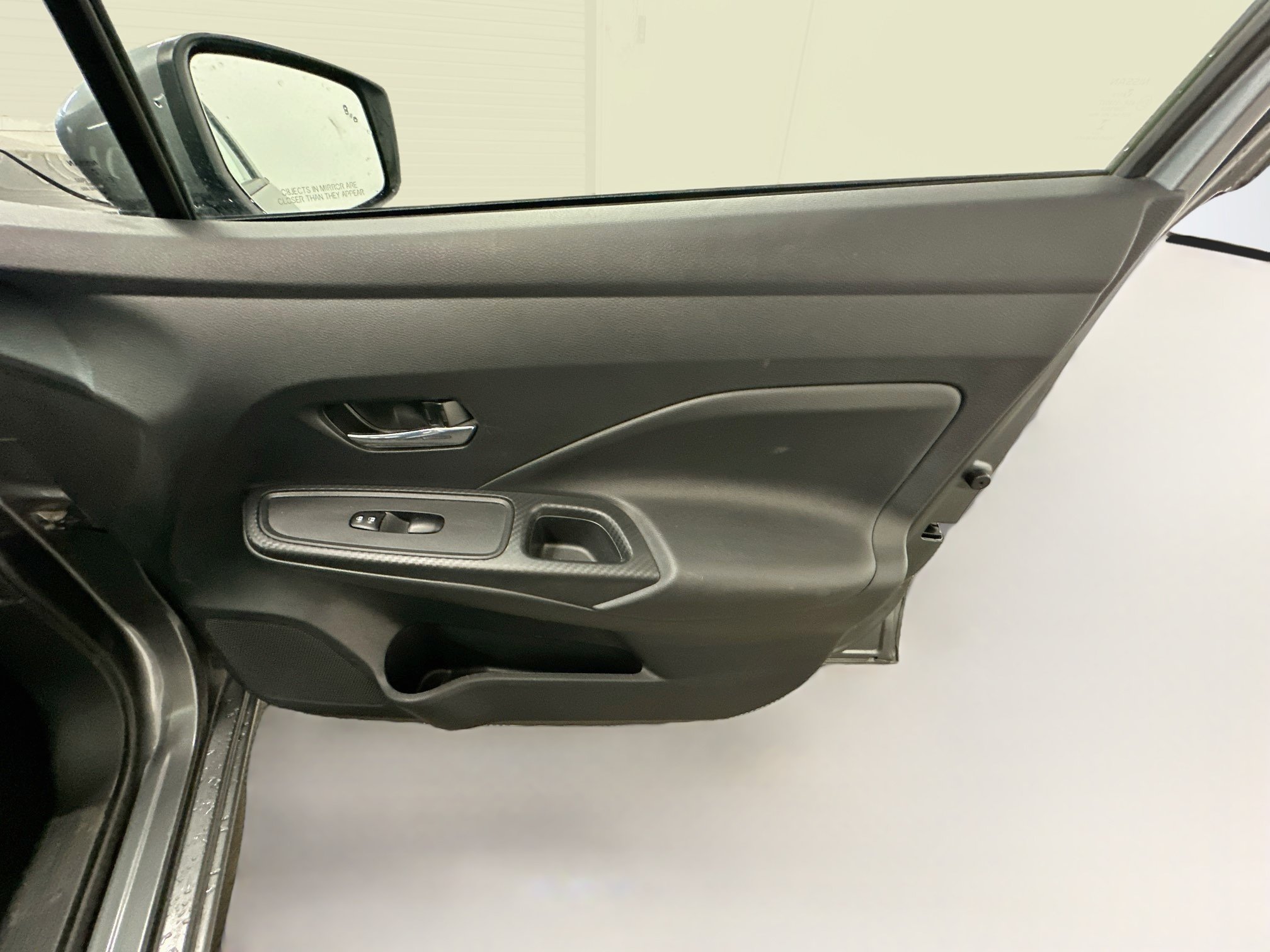 Used 2025 Nissan Versa SV FWD image 31