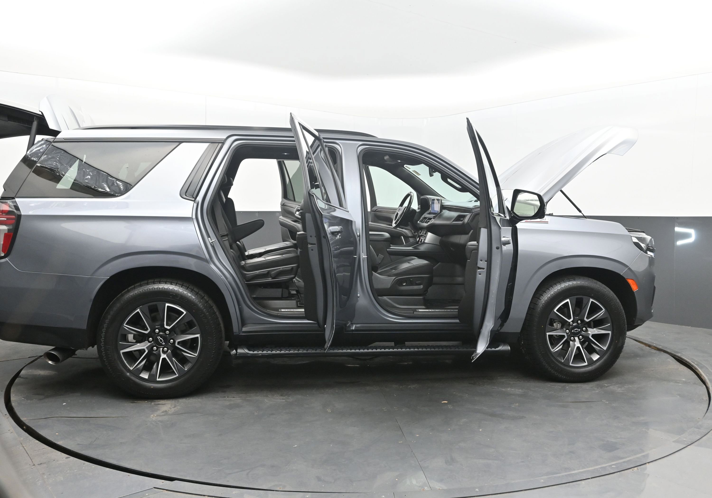 Used 2021 Chevrolet Tahoe Z71 w/ Z71 Off-Road Package AWD/4WD image 44