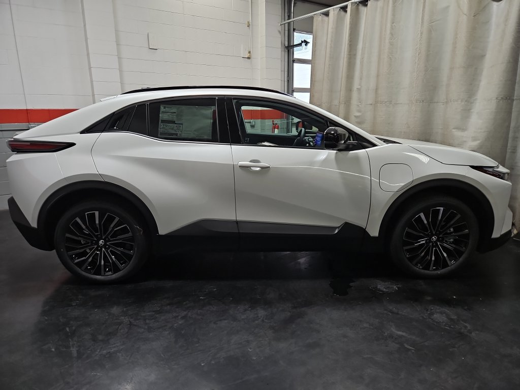 New 2026 Toyota C-HR AWD/4WD image 11