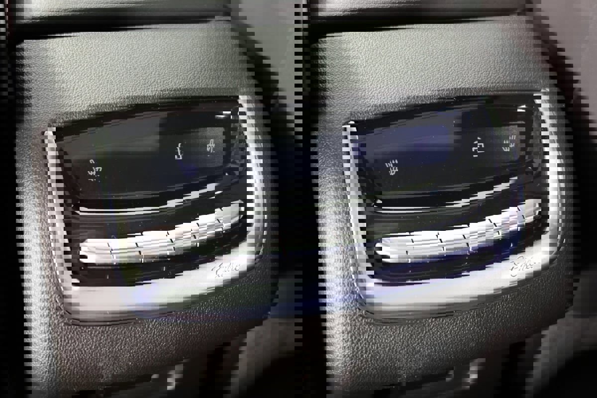 Used 2025 Cadillac XT6 Premium Luxury image 10