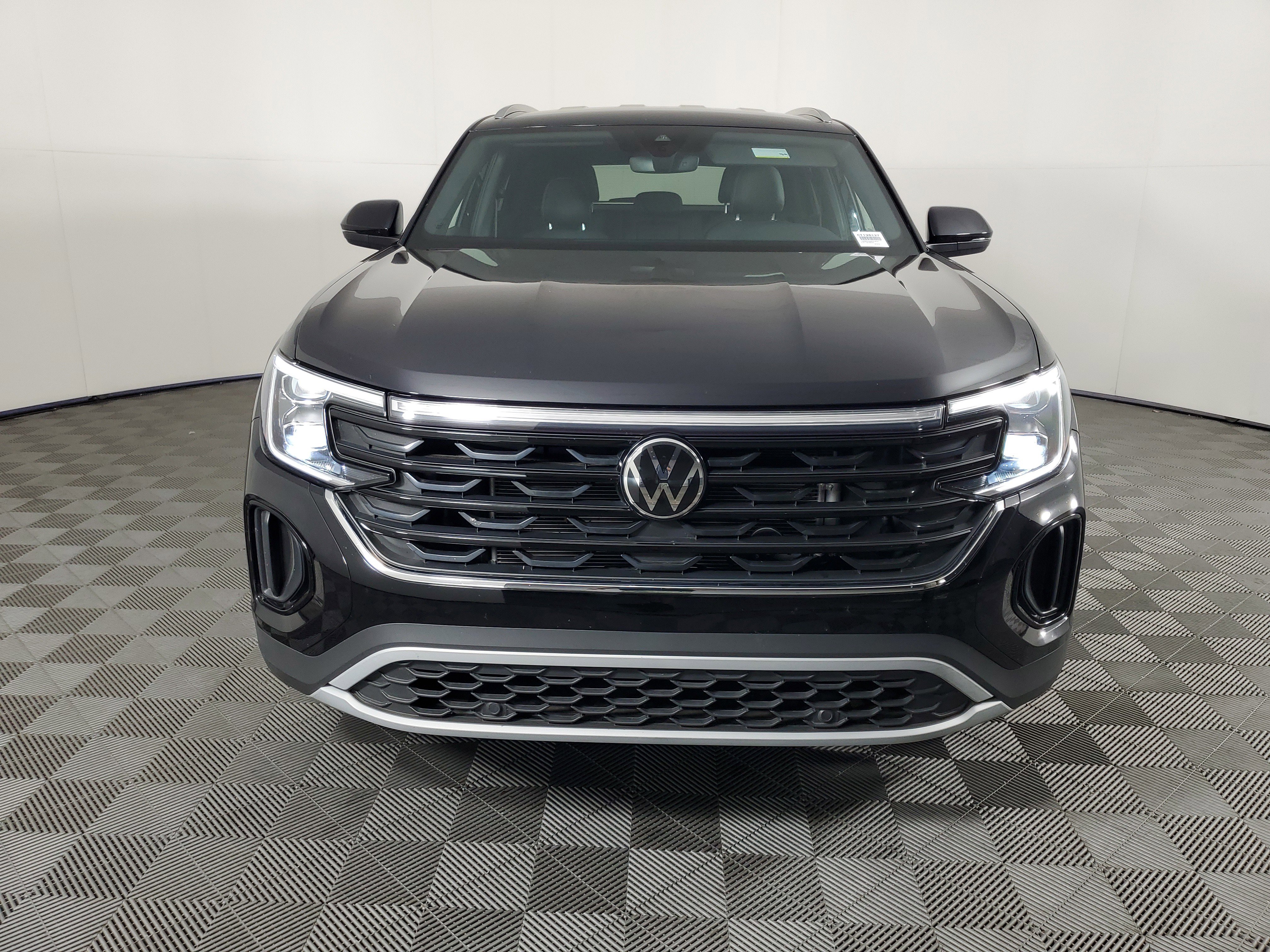 Used 2025 Volkswagen Atlas Cross Sport SE image 9