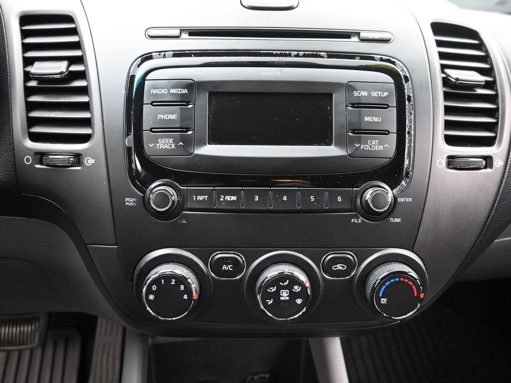 Used 2017 Kia Forte LX image 15