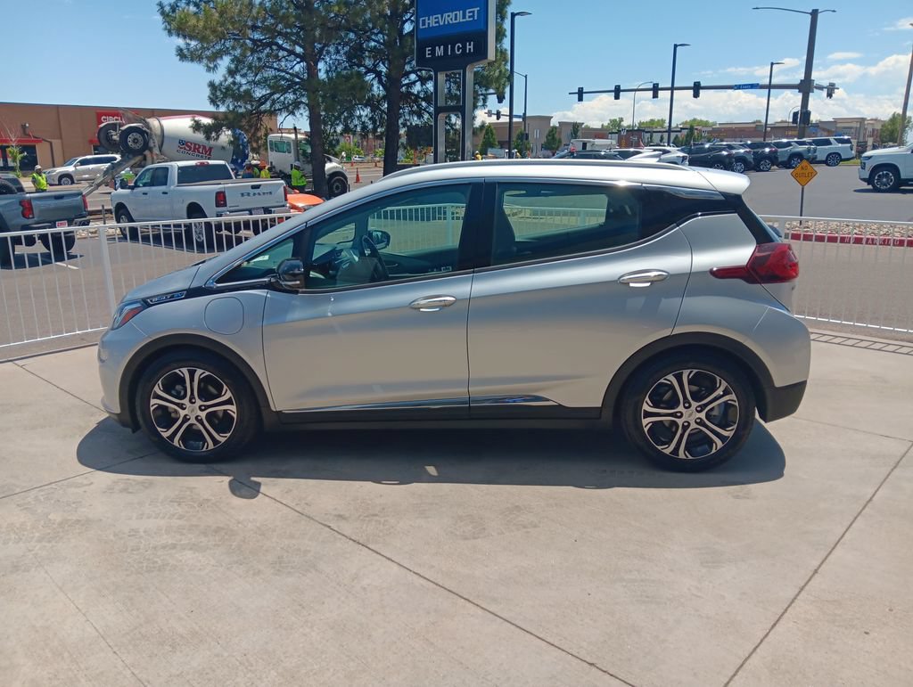 Used 2018 Chevrolet Bolt Premier w/ Driver Confidence II Package FWD image 2