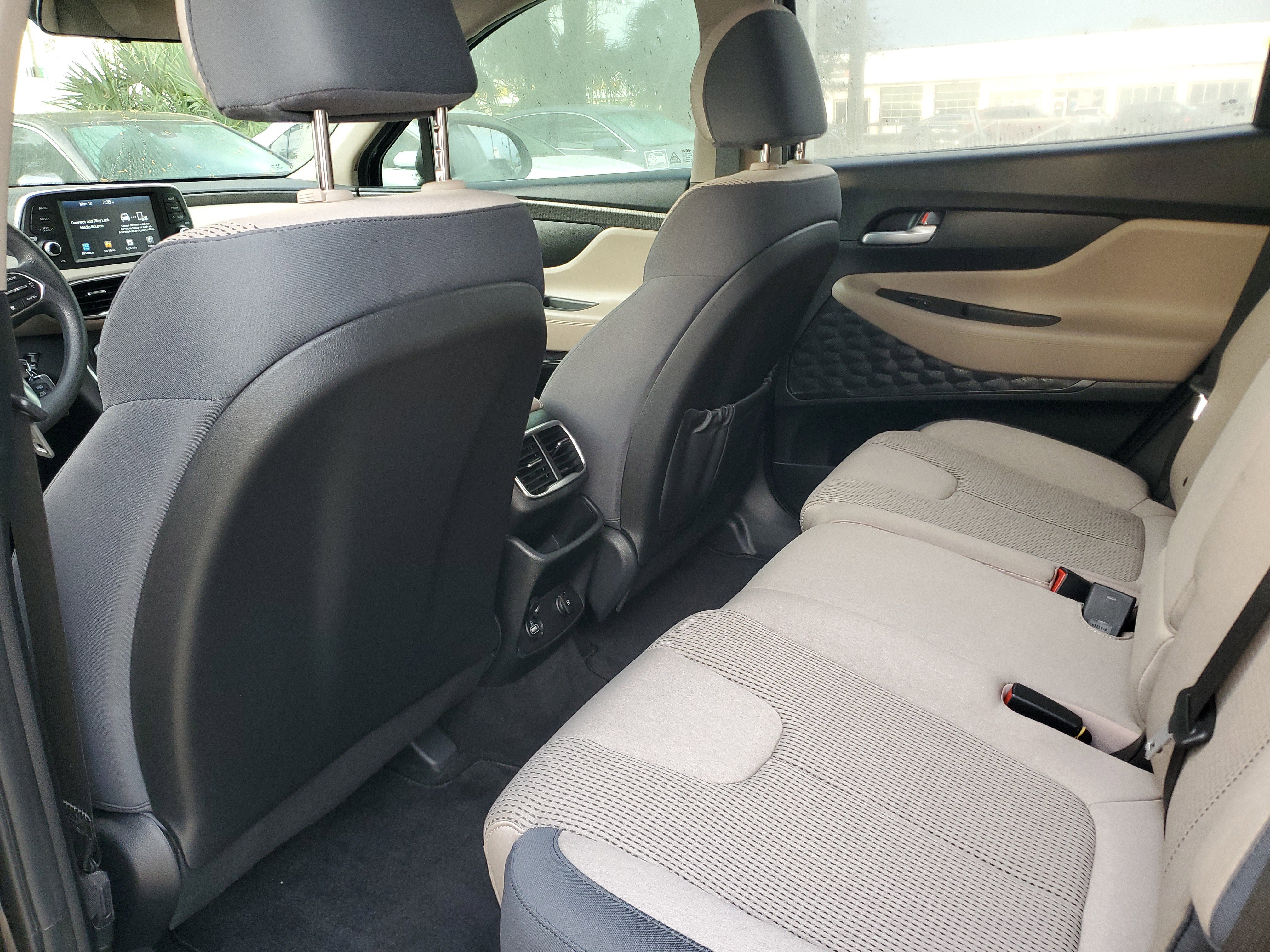 Used 2019 Hyundai Santa Fe SE image 9