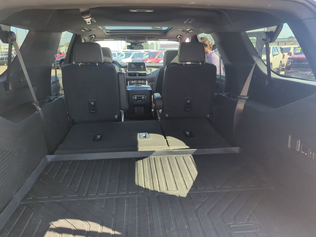 Used 2024 GMC Yukon XL SLT w/ SLT Premium Package AWD/4WD image 13