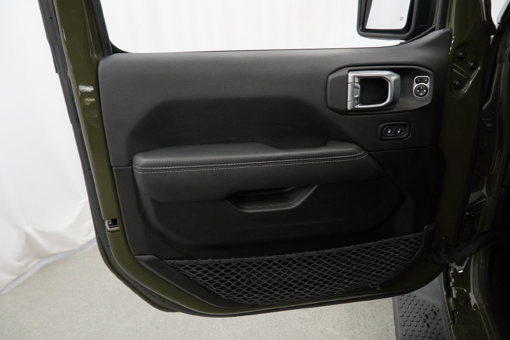 Used 2023 Jeep Wrangler Unlimited Sahara w/ Cold Weather Group AWD/4WD image 35