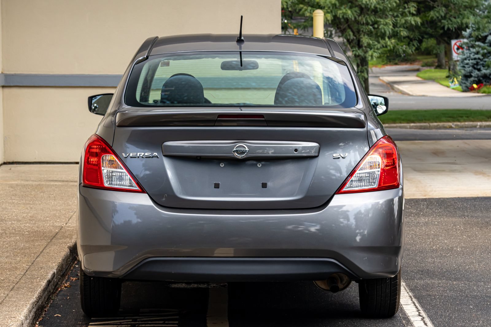 Used 2019 Nissan Versa SV FWD image 8