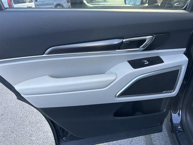 Used 2023 Kia Telluride S image 11