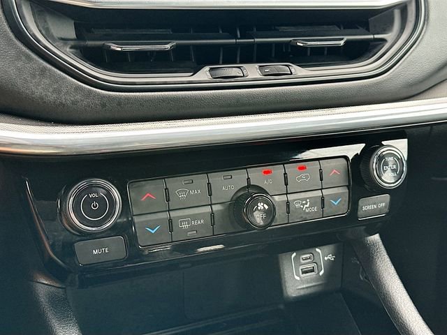 Used 2023 Jeep Compass High Altitude w/ Driver Assist Group I image 16