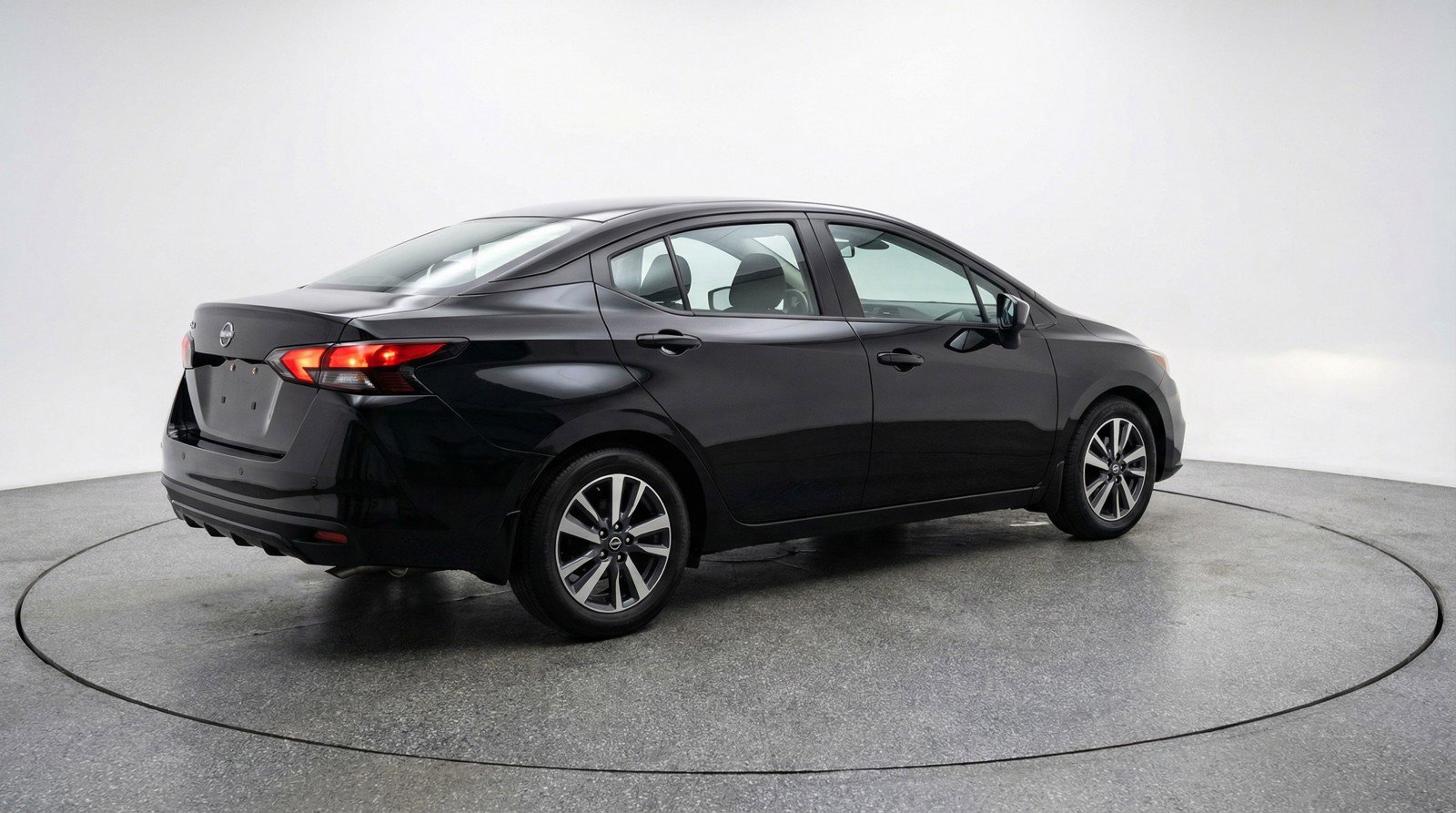 Used 2025 Nissan Versa SV image 9