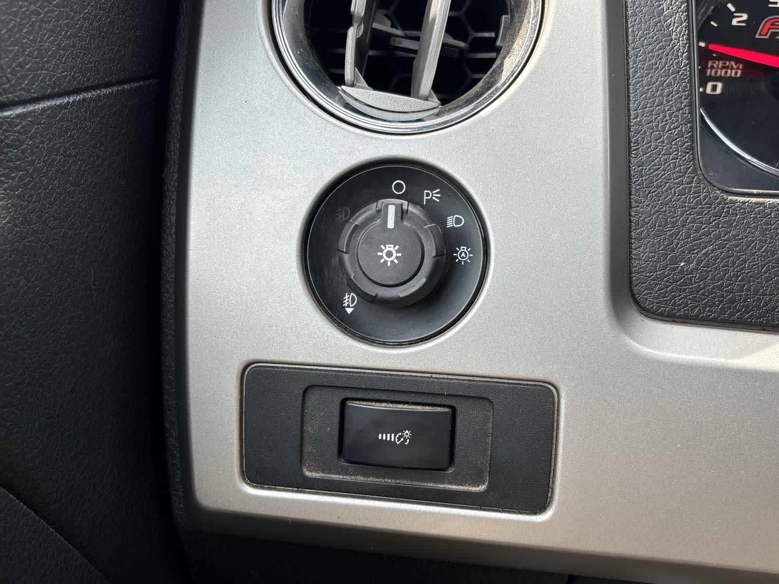 Used 2014 Ford F150 FX4 w/ Equipment Group 402A Luxury AWD/4WD image 10