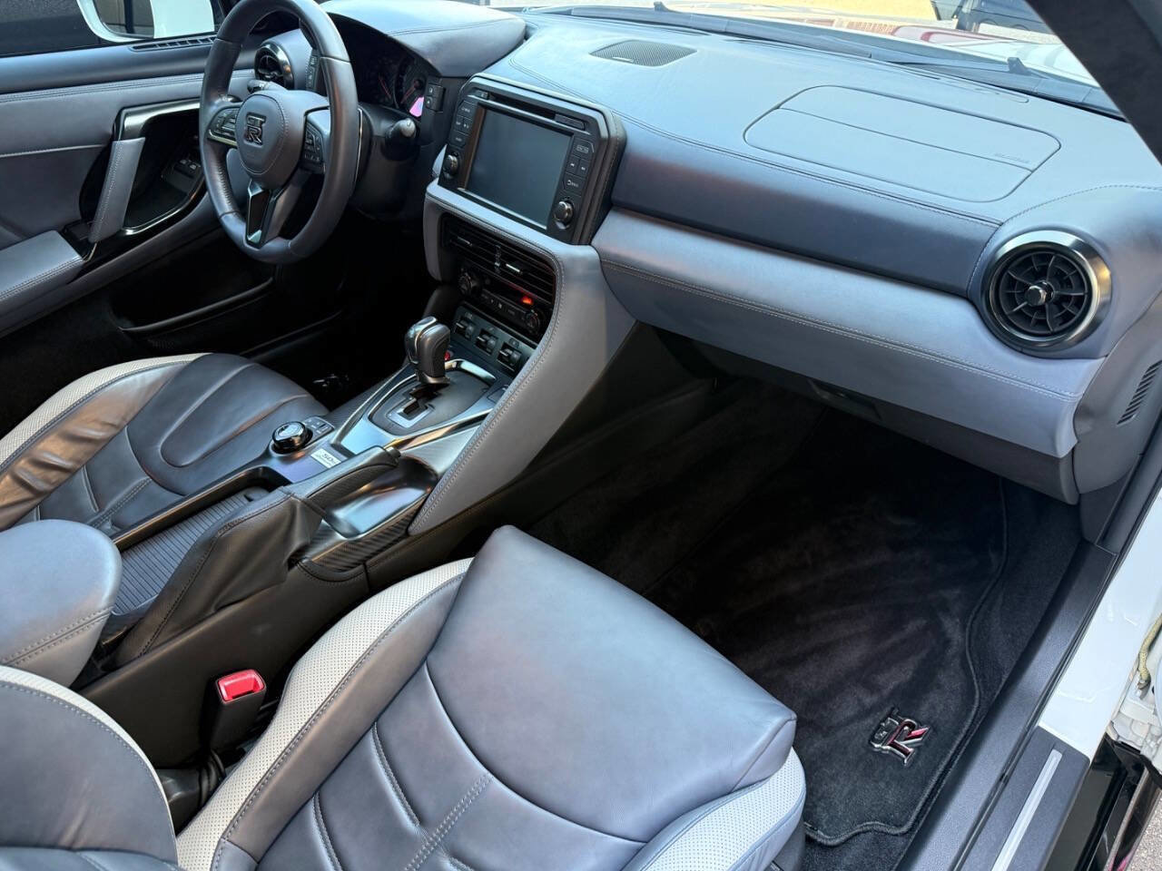 Used 2020 Nissan GT-R Premium image 18