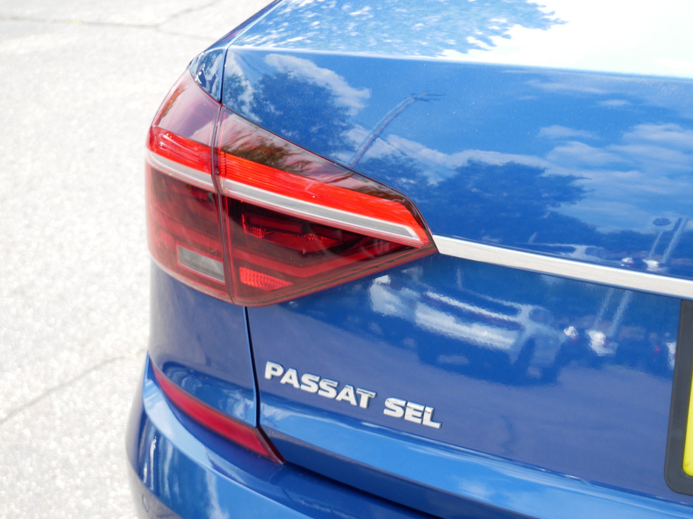 Used 2017 Volkswagen Passat 1.8T SEL Premium FWD image 17