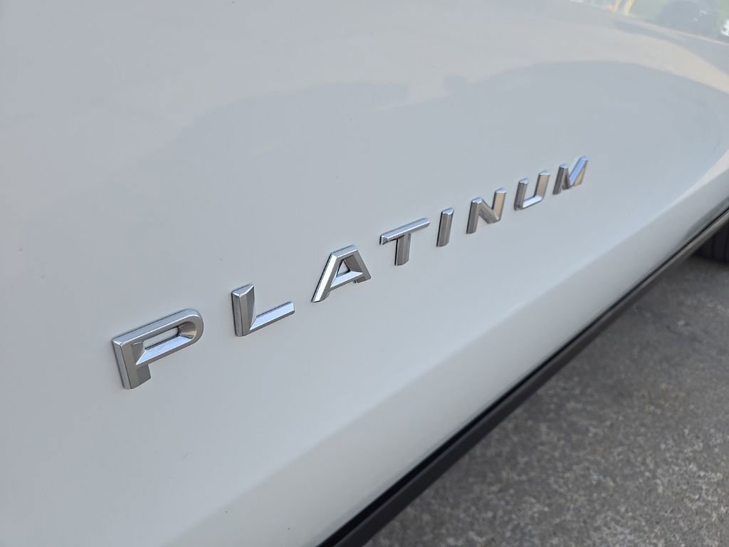 Used 2025 Ford Expedition Platinum w/ Driver's Package AWD/4WD image 15