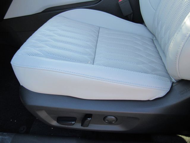 New 2026 Mitsubishi Outlander SEL FWD image 13
