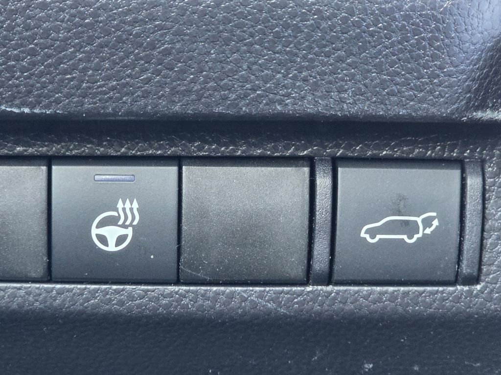 Used 2025 Toyota RAV4 XLE Premium image 43