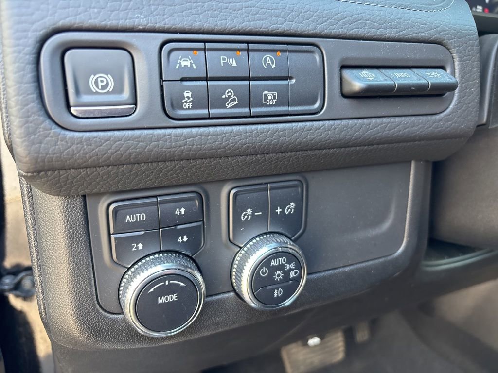 Used 2024 GMC Yukon Denali AWD/4WD image 26