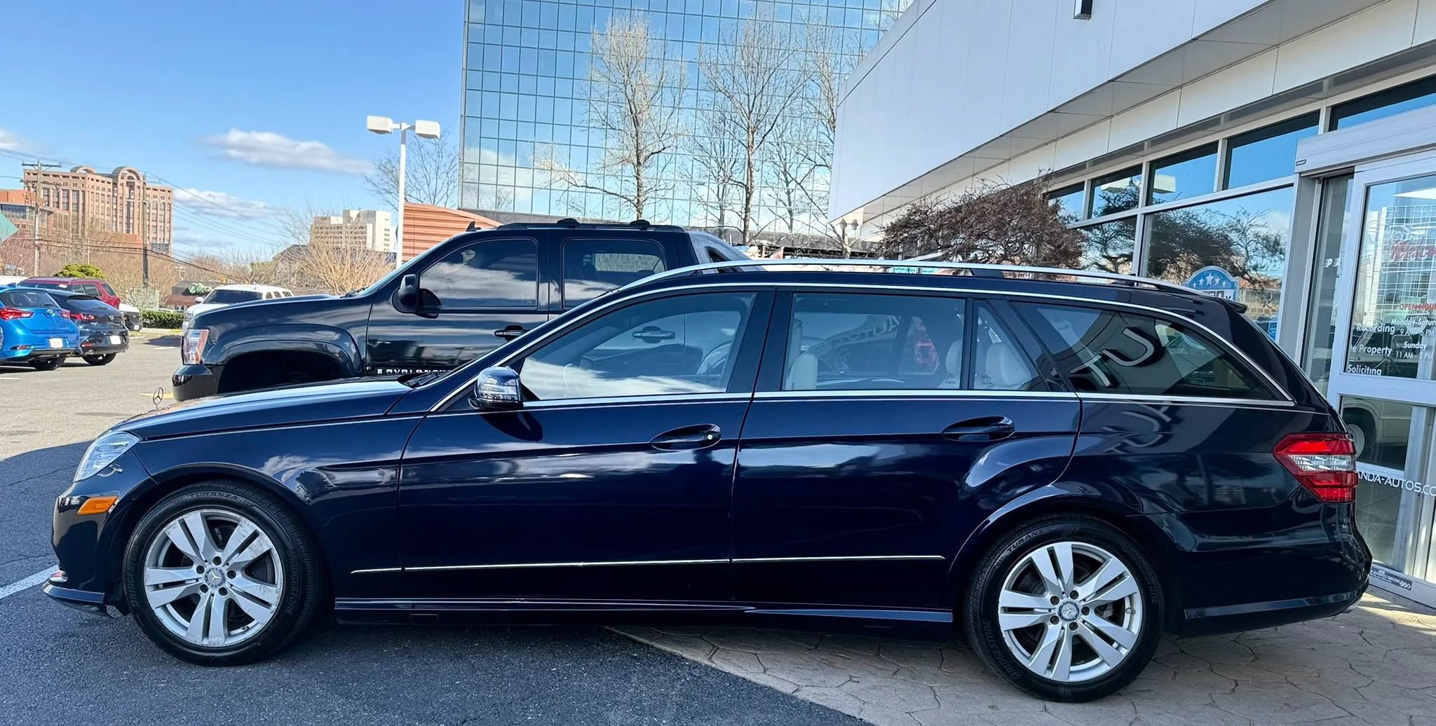 Used 2011 Mercedes-Benz E 350 4MATIC Wagon image 4