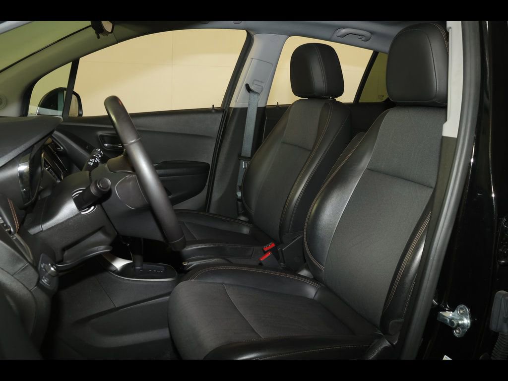 Used 2022 Chevrolet Trax LT w/ Driver Confidence Package image 3