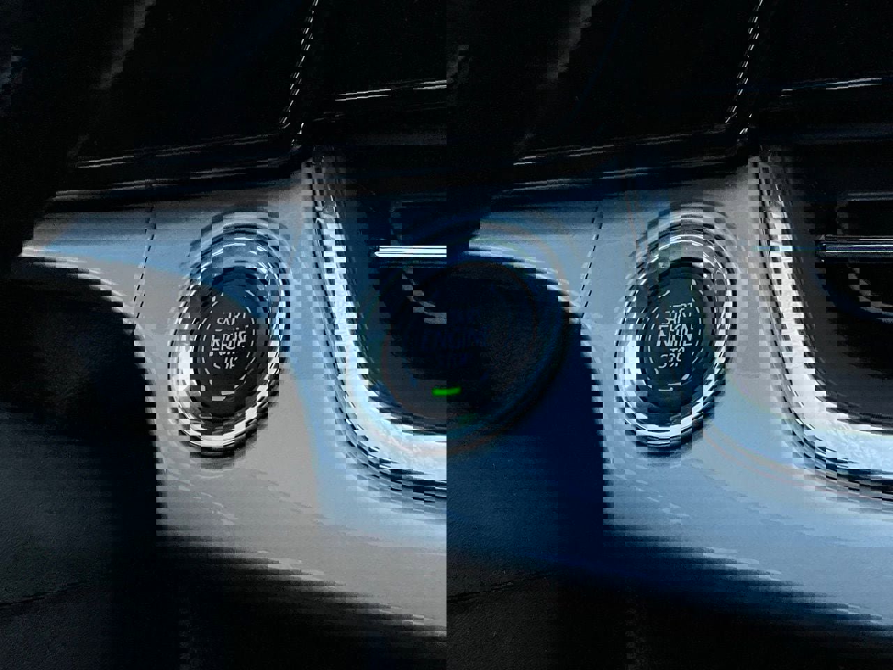 Used 2025 Chevrolet Trax LT FWD image 26