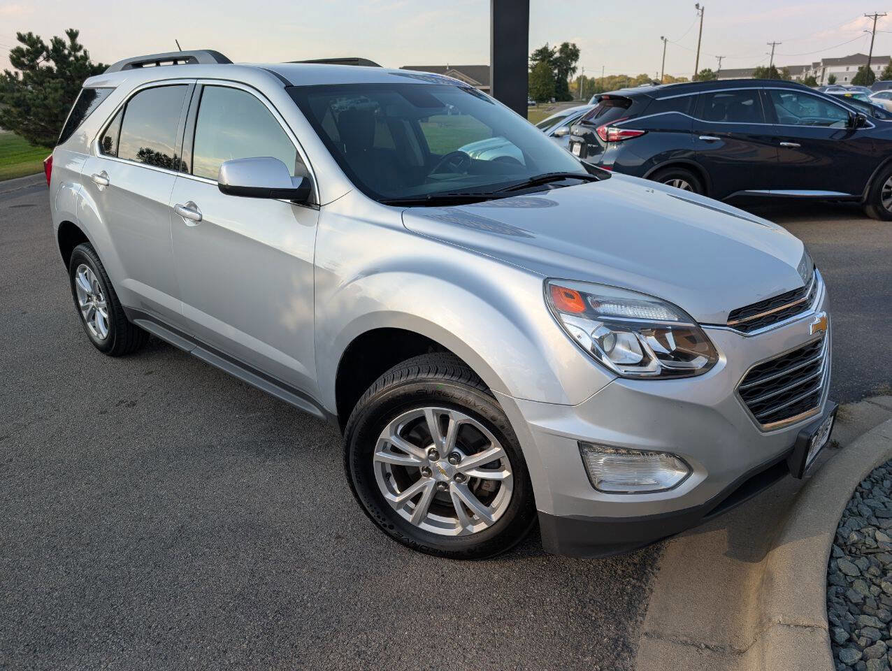 Used 2017 Chevrolet Equinox LT w/ Convenience Package image 3