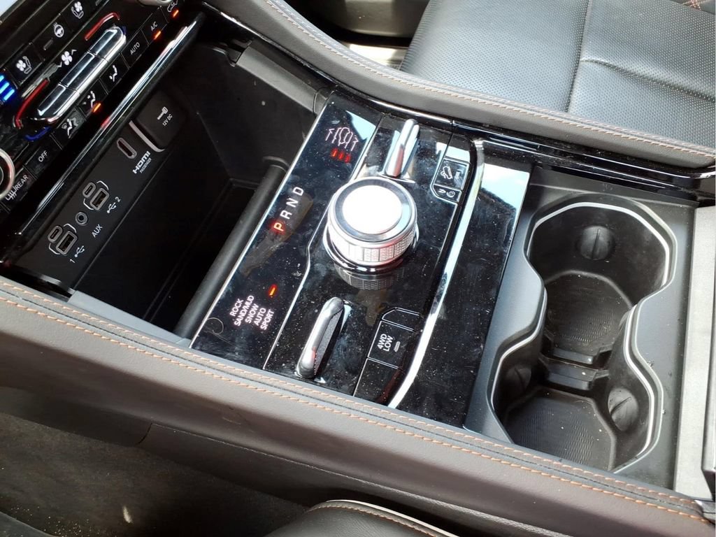 Used 2023 Jeep Grand Cherokee L Summit AWD/4WD image 9