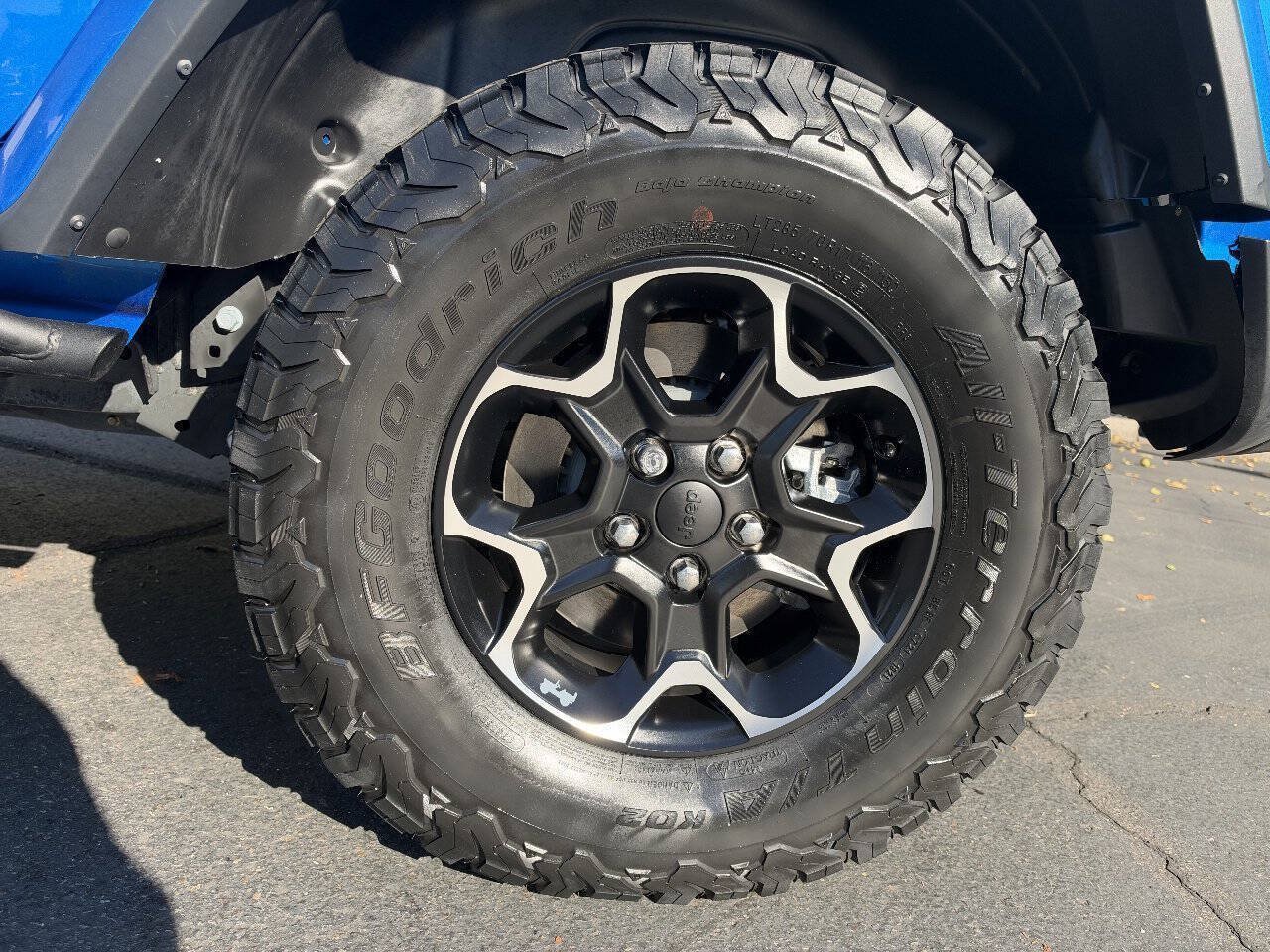 Used 2021 Jeep Wrangler Unlimited Rubicon 4xe w/ Cold Weather Group AWD/4WD image 21