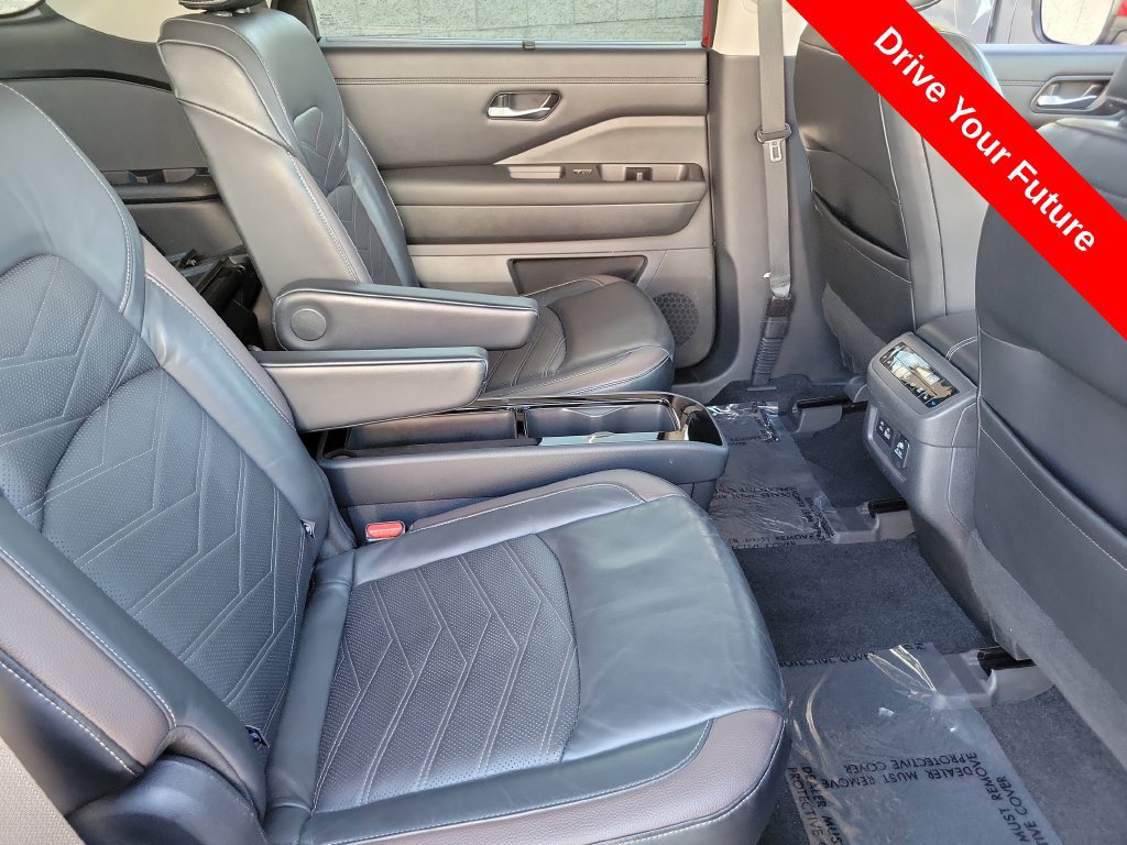 Used 2022 Nissan Pathfinder Platinum w/ Cargo Package FWD image 23