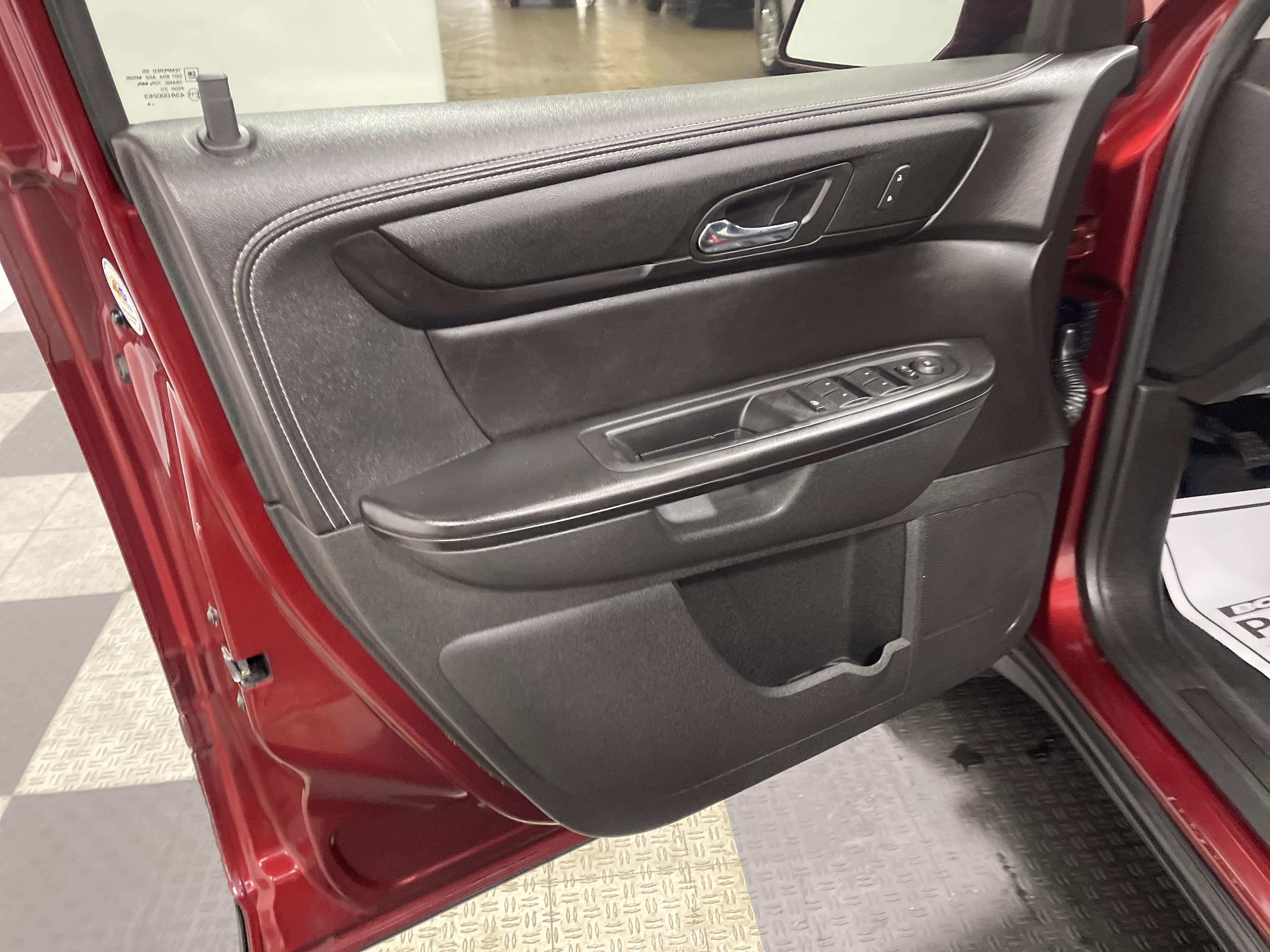 Used 2015 Chevrolet Traverse LT w/ Style and Technology Package image 11